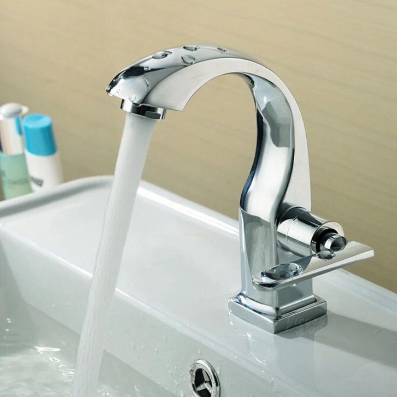 Torneira de Metal Brilhante para Banheiro